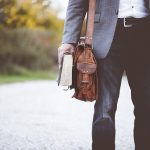 Cómo crear personajes para una novela. Ficha y estrategias