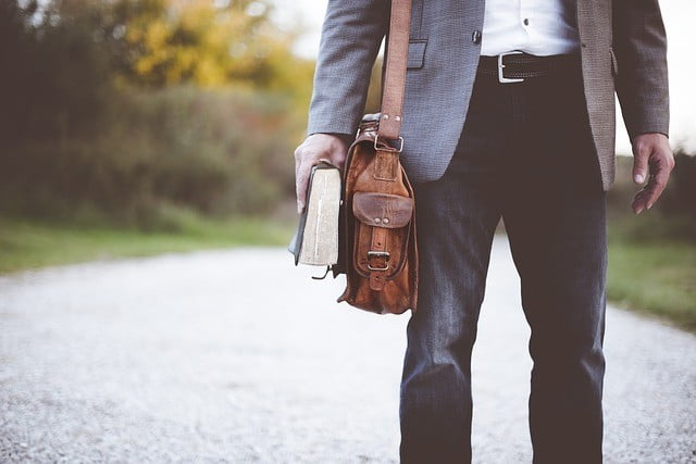 Cómo crear personajes para una novela. Ficha y estrategias